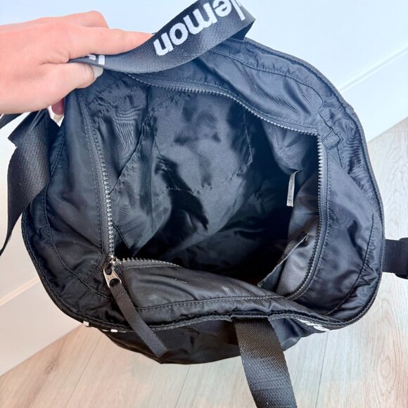 Lululemon Travel Tote Bag - Picture 3 of 3